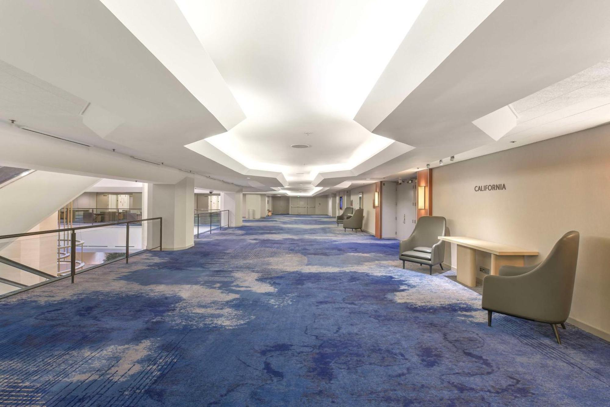 Hilton Anaheim Hotel Exterior photo