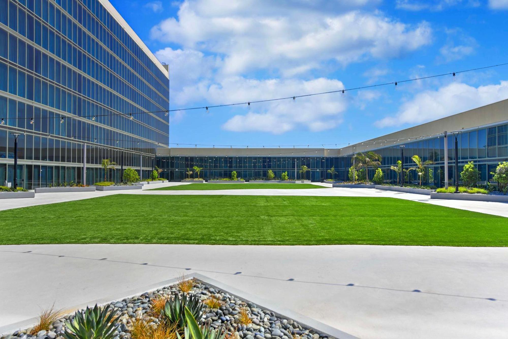 Hilton Anaheim Hotel Exterior photo